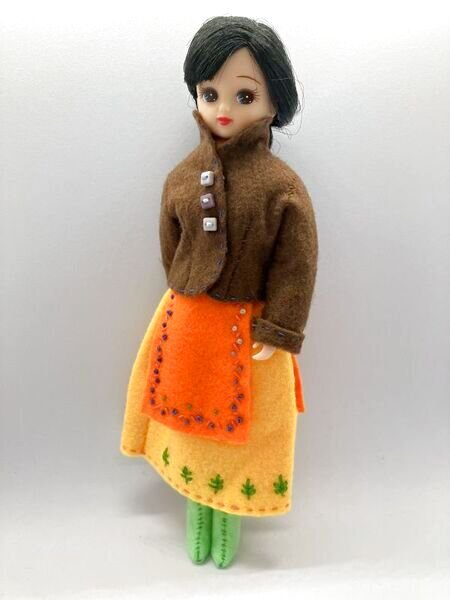 リカちゃんsizeモンゴル民族衣装ワンピースとエプロン、ブーツとコートのフルセット花布糸様製作 N's dollCafe