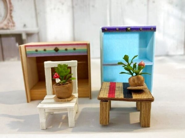 画像1: ミニチュア家具『1/12スケール小さな観葉植物とディスプレイ棚とテーブルとイス6点セット(ライトブルー)』 (1)