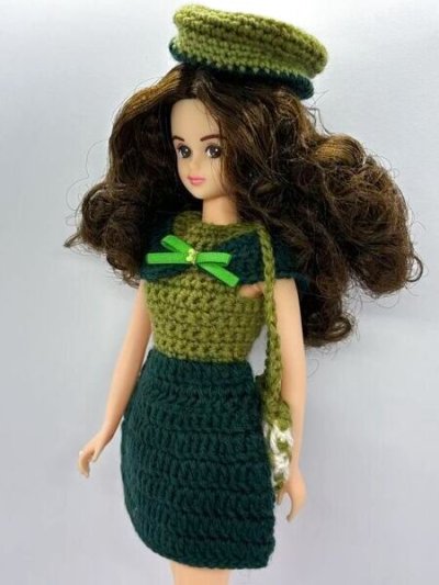 画像2: ジェニーちゃん等27cmサイズやリカちゃんsize『メリーウール編み 緑のベレー帽とワンピースとバッグの3点セット』
