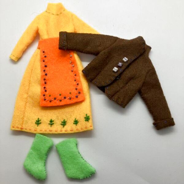 リカちゃんsizeモンゴル民族衣装ワンピースとエプロン、ブーツとコートのフルセット花布糸様製作 N's dollCafe